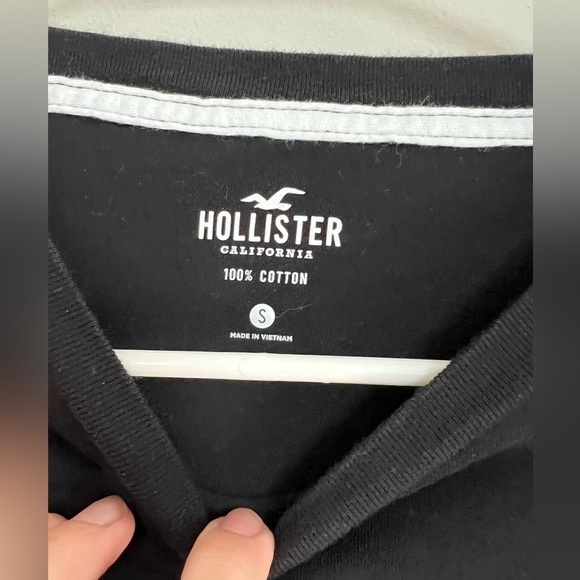 Hollister long sleeve‎ - Picture 1 of 3